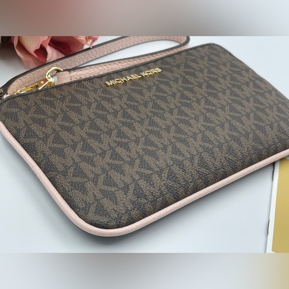 MICHAEL KORS Jet Set Travel Large Wristlet - Picture 8 of 16